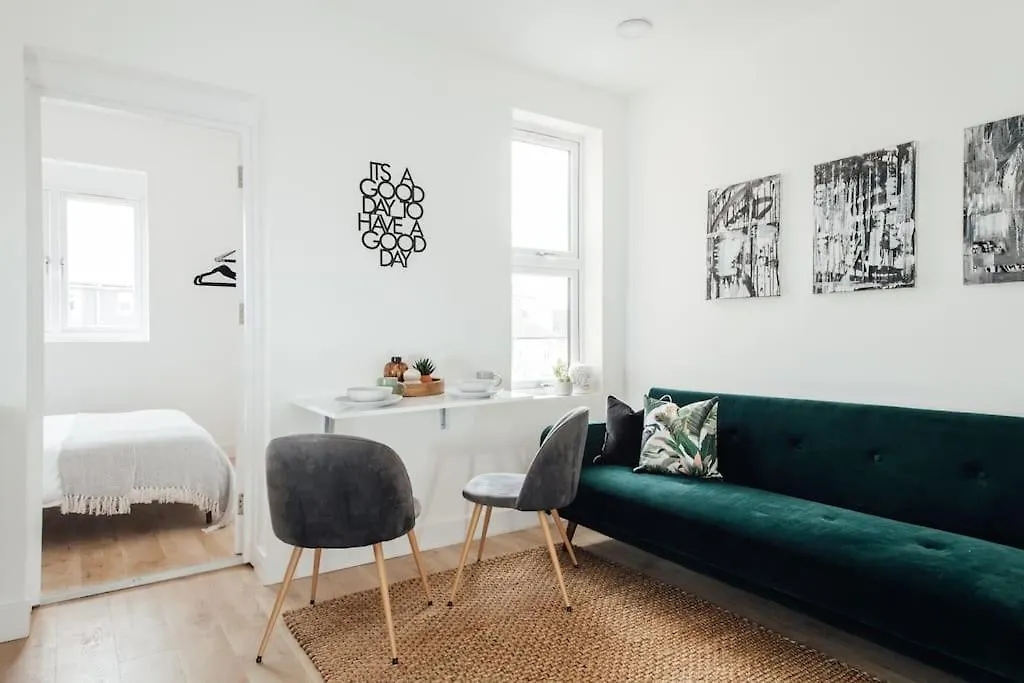 Apartment Unique 2 Bedroom Flat In Ilford, London