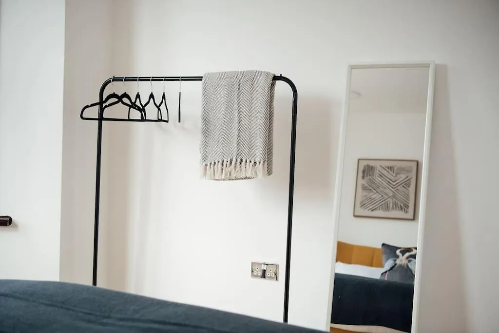 Unique 2 Bedroom Flat In Ilford, London Apartment